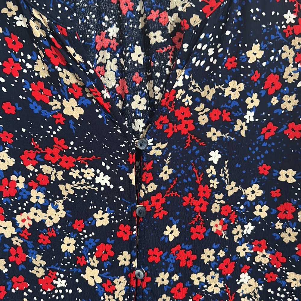 Liz Claiborne Sleeveless, Navy Floral, Button Down Blouse, XLP - Picture 3 of 5